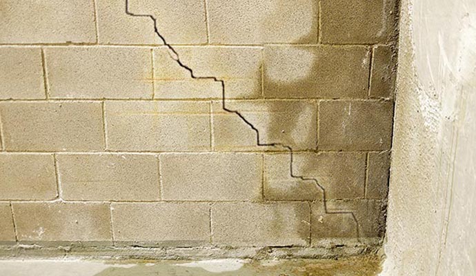 Cracked wall for water damage