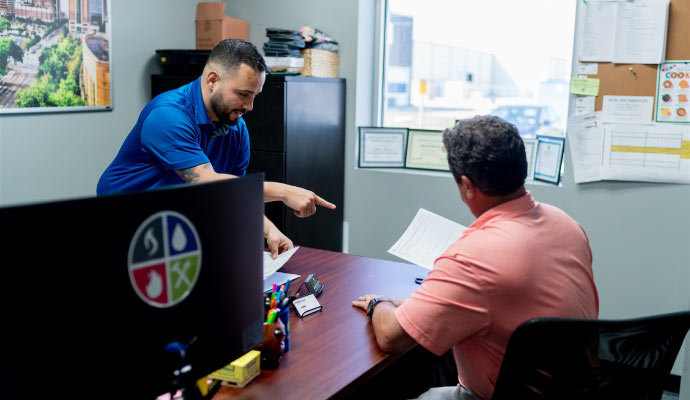 Frontier employee talking to a person for insurance claim